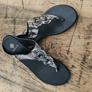 Isola Snakeskin Leather‎ Thong Sandals Size 7.5